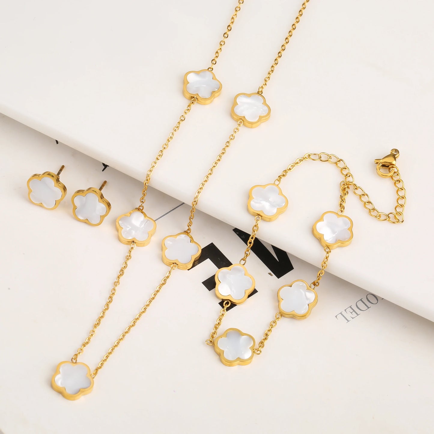 Five Leaf Flower Pendant Necklaces